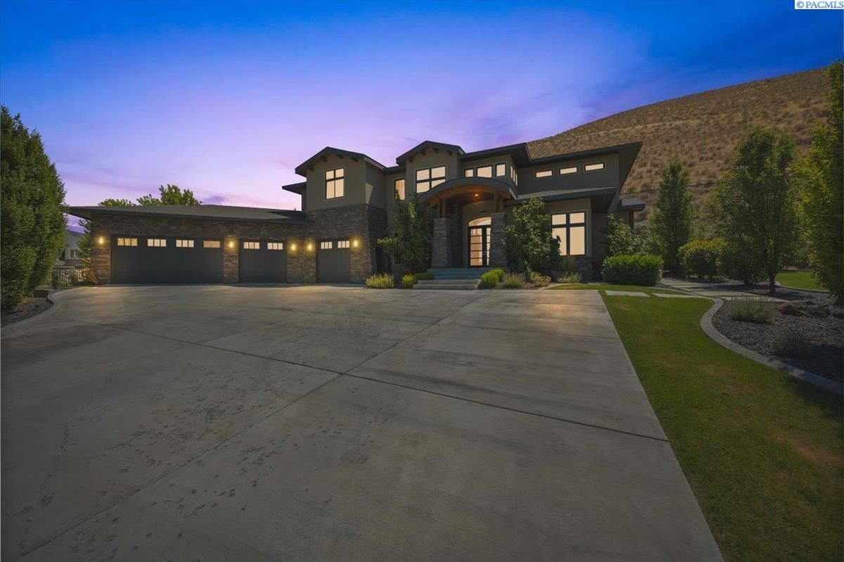 Property Photo:  1150 Halter Ct  WA 99352 
