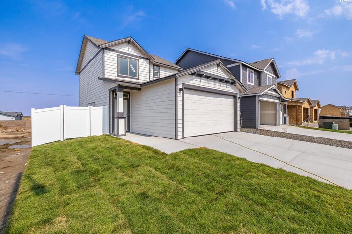 Property Photo: 7672 Grapevine Ct WA 99353