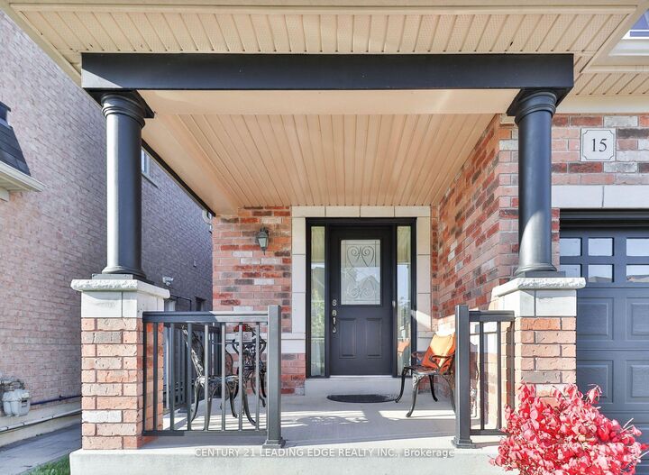 Property Photo: 15 Robertdale Court ON L4A 0Y5