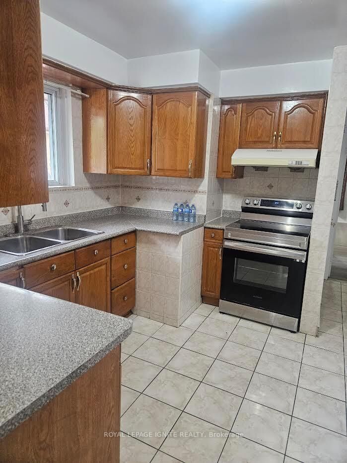 Property Photo:  16 Cicerella Crescent Main  ON M1K 5B5 