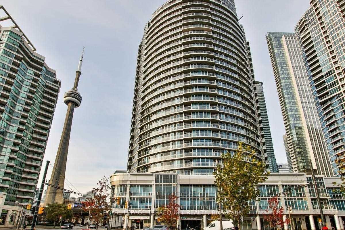 Property Photo: 218 Queens Quay W 2605 ON M5J 2Y6
