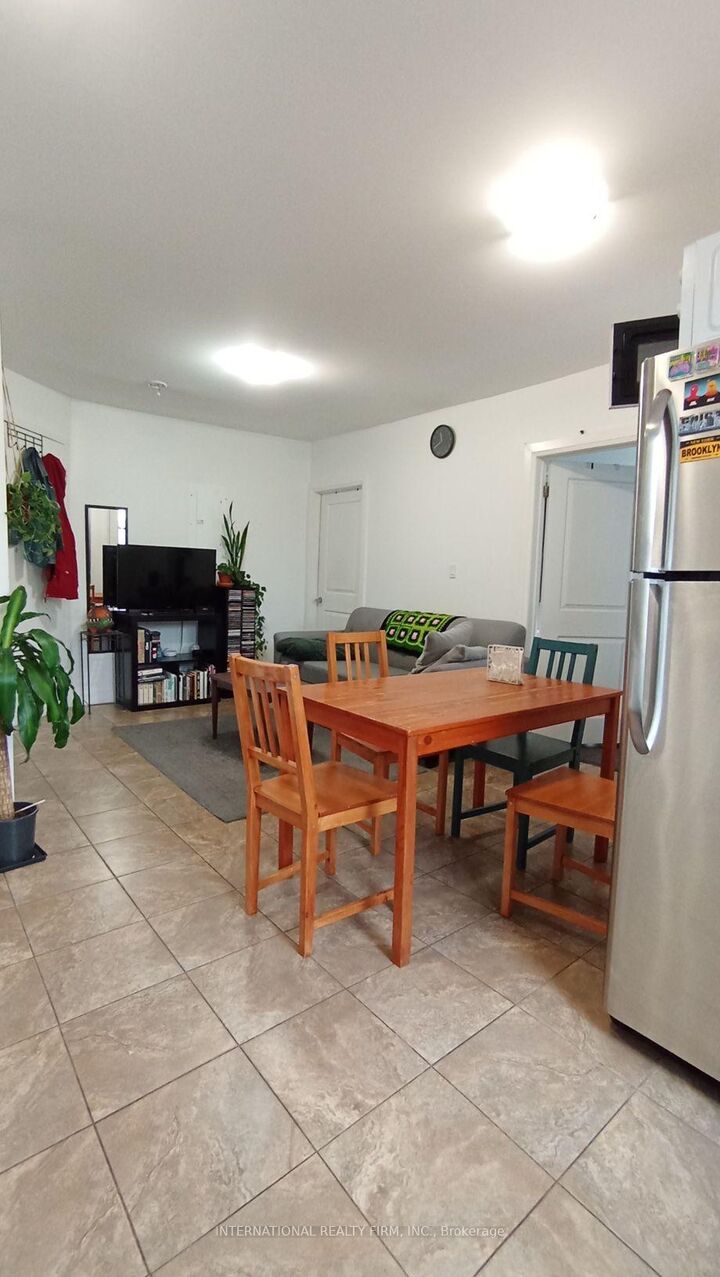 Property Photo:  1262 Bloor Street W 2A  ON M6H 1N5 