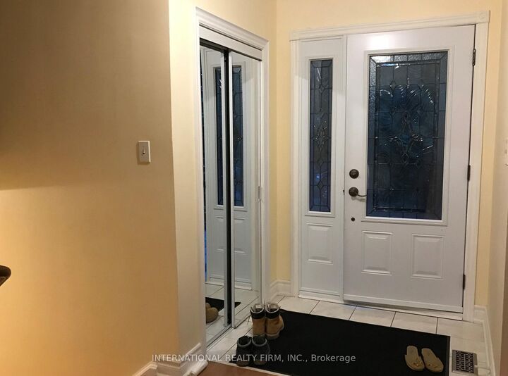 Property Photo:  11 Misthollow Square Upper Unit  ON M1E 4P3 