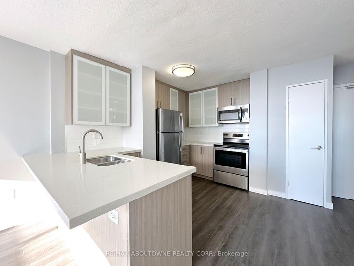 Property Photo: 255 Main Street 211 ON M4C 4X2