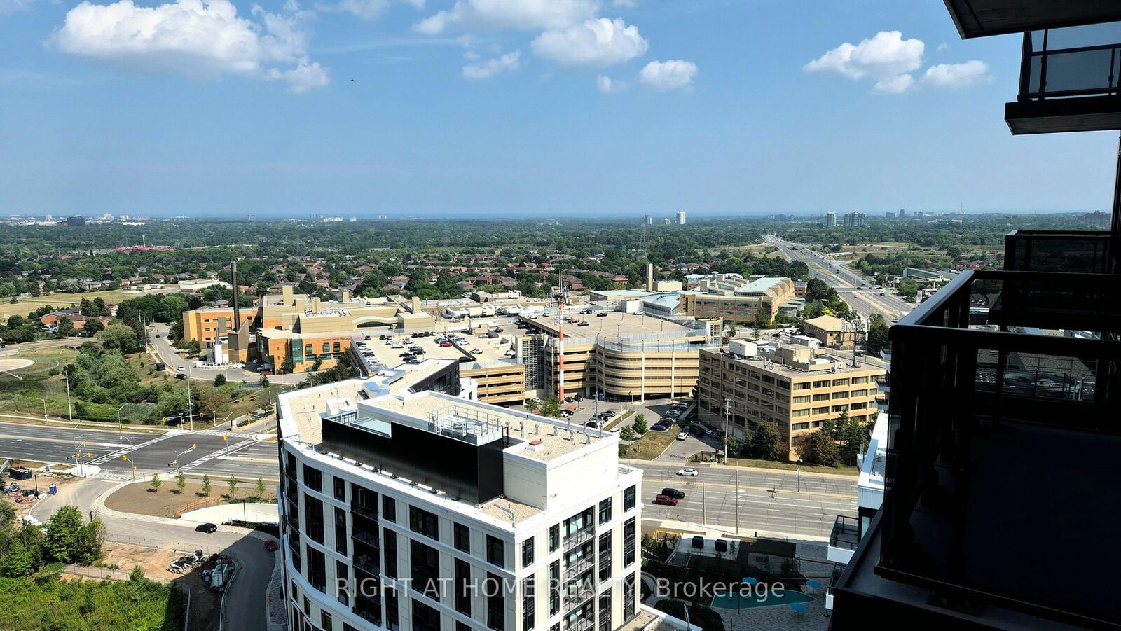 Property Photo: 2495 Eglinton Avenue W 2101 ON L5M 2T2
