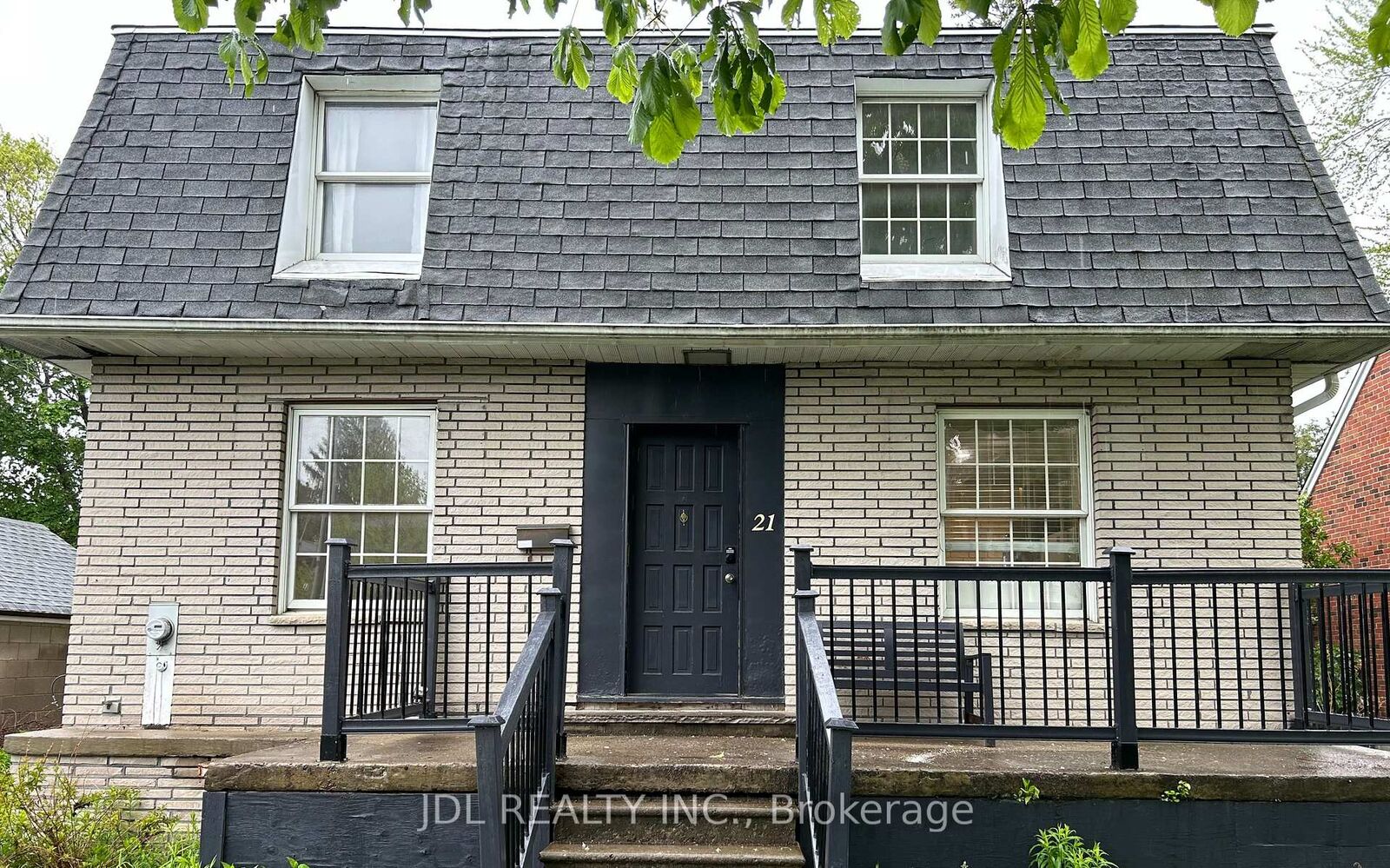 Property Photo:  21 Squires Ave Avenue Two-Bedroom Bsmt  ON M4B 2R2 