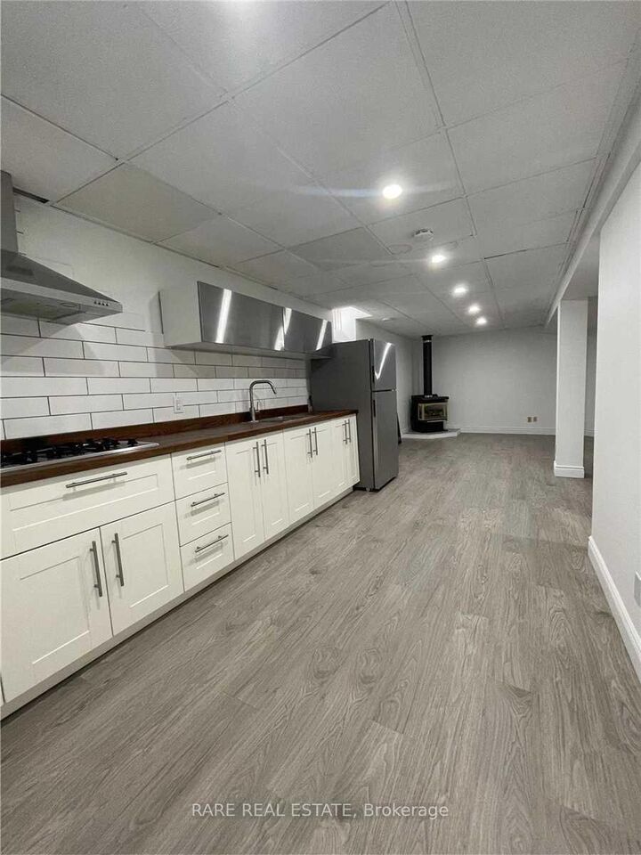 Property Photo: 6133 Duford Drive Lower ON L5V 1A6