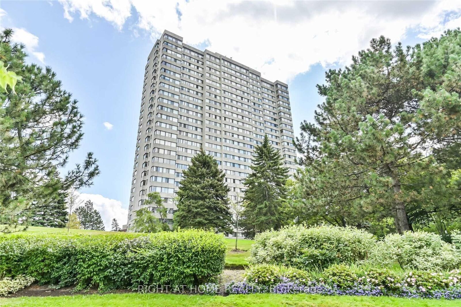 Property Photo: 133 Torresdale Avenue 1601 ON M2R 3T2