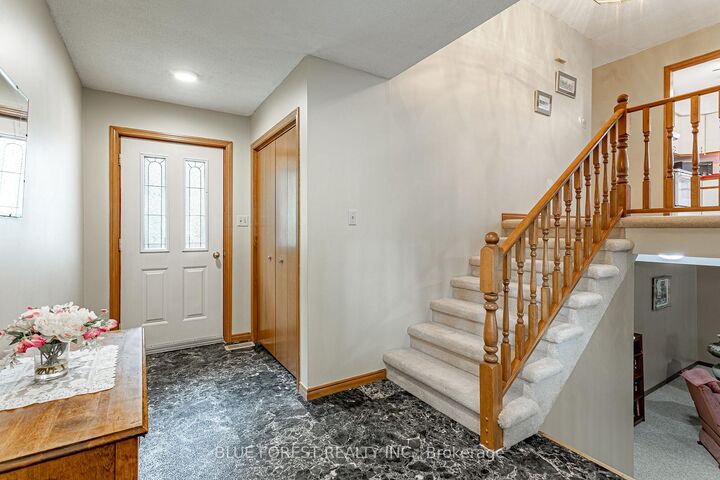 Photo de la propriété:  385 Wellington Street  ON N5C 3L6 