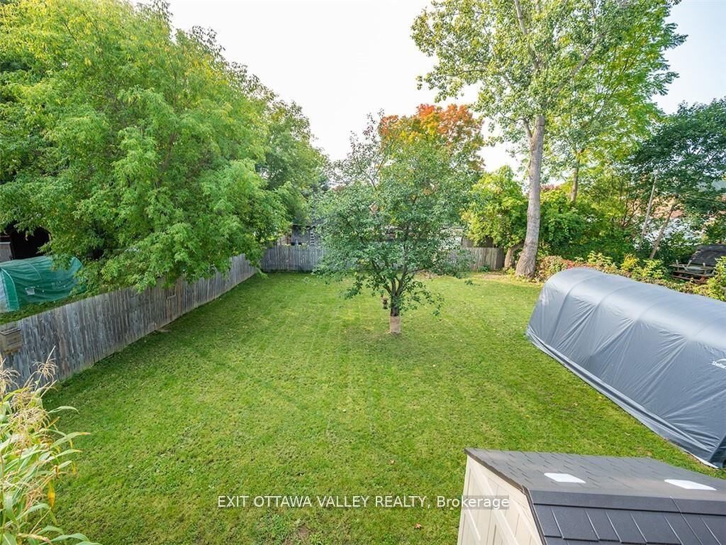 Property Photo: 444 Isabella Street ON K8A 5T7