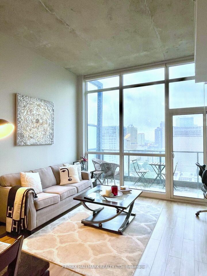 Property Photo:  210 Simcoe Street 2507  ON M5T 1T4 