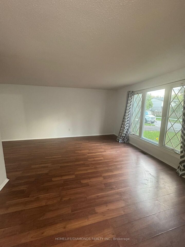 Property Photo: 5 Calcott Court Upper ON L2V 4J9