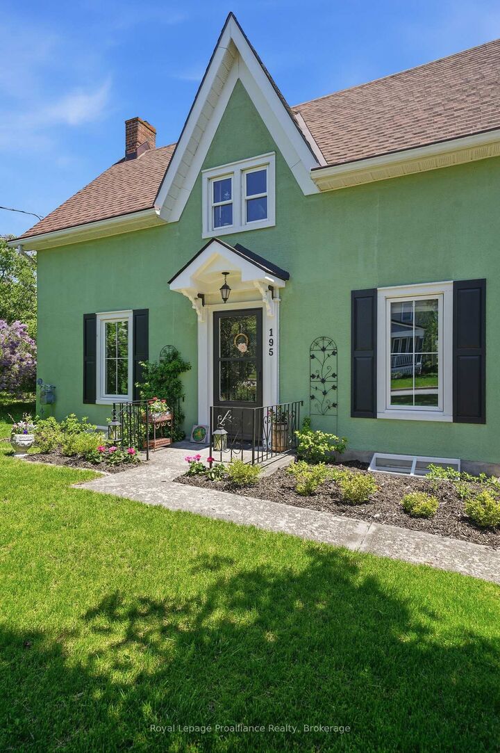 Property Photo: 195 Maclellan Avenue ON K8V 5J5
