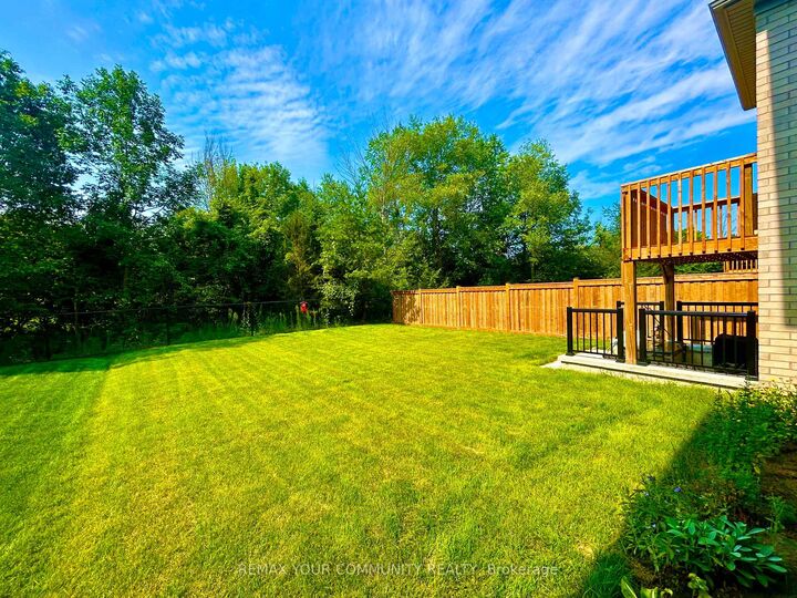 Property Photo: 24 Baycroft Boulevard ON L0M 1B5