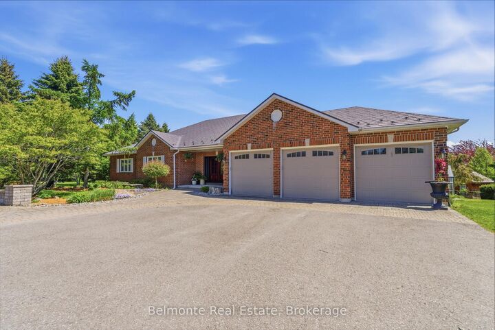 Photo de la propriété: 1045 Brawley Road W ON L1M 1M7