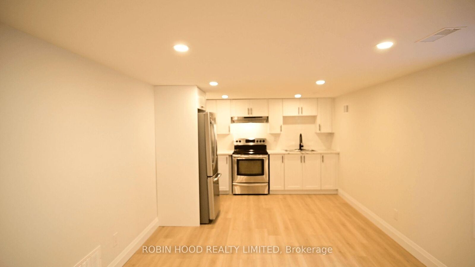 Property Photo: 40 Winslow Drive Unit 2 ON N2M 3E1