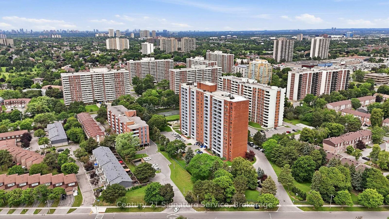 Property Photo: 1250 Bridletowne Circle 610 ON M1W 2V1