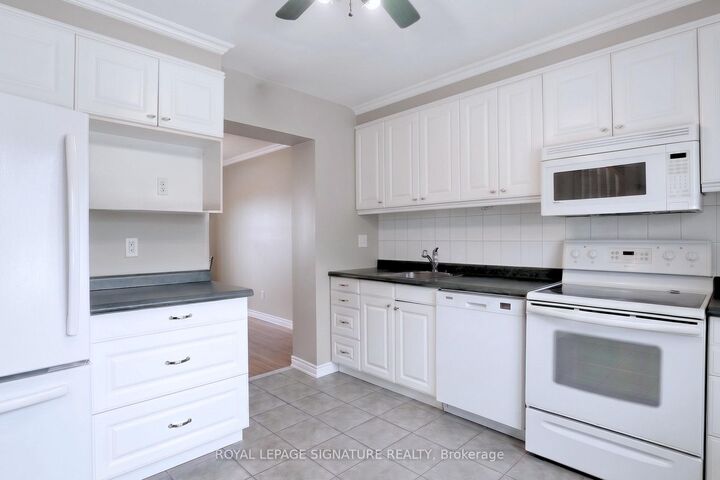 Photo de la propriété: 98 Falconer Drive 41 ON L5N 1Y2