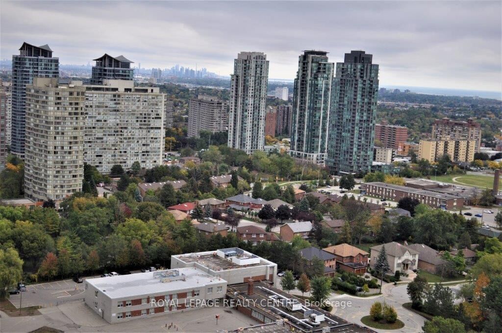 Property Photo: 223 Webb Drive 2508 ON L5B 0E8