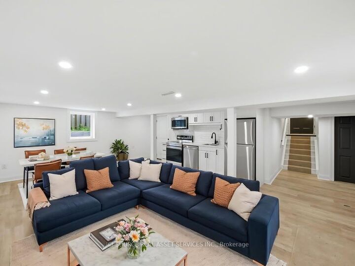 Property Photo:  647 Limeridge Road E 1  ON L8W 1A2 