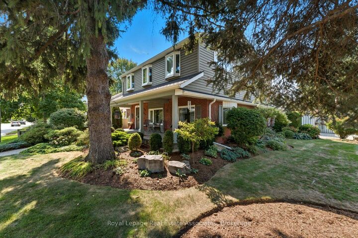 Property Photo:  12 Wenonah Drive  ON L5G 3W1 