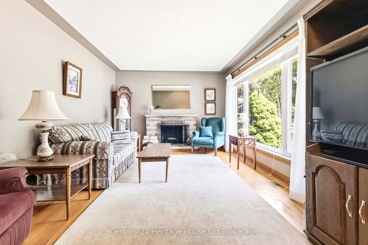 Property Photo: 26 Deveron Crescent ON N5Z 4B1
