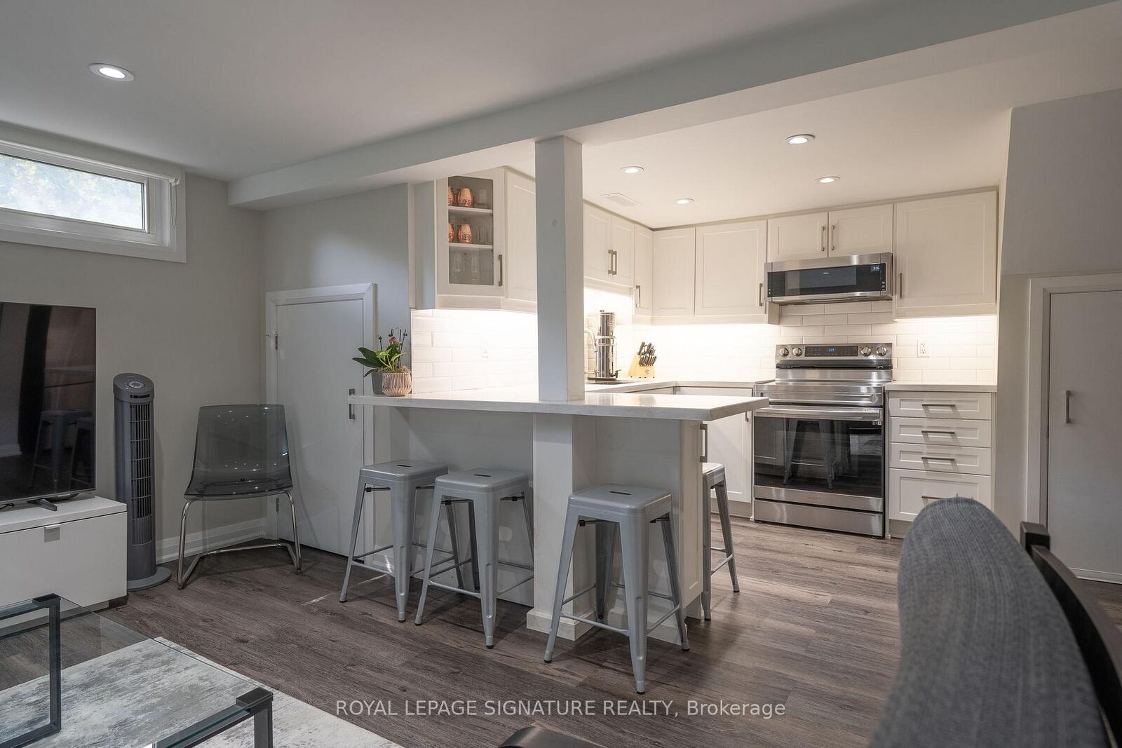 Property Photo: 305 Blue Grass Boulevard Bsmt ON L4C 3H3