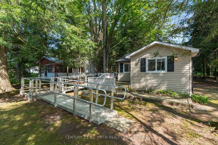 Photo de la propriété:  678 Pinegrove Avenue  ON L9S 2K4 