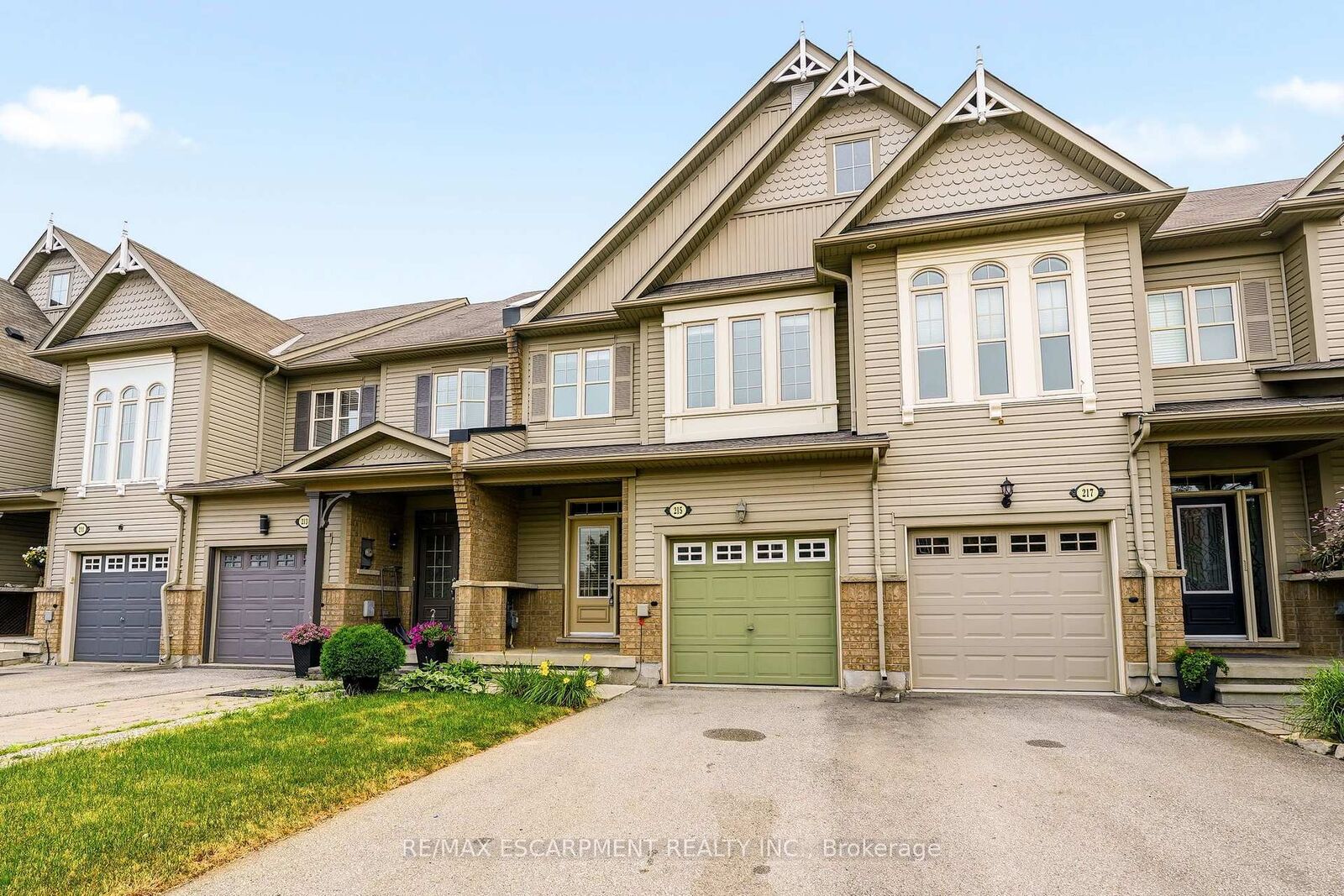 Property Photo: 215 Nisbet Boulevard ON L0R 2H9