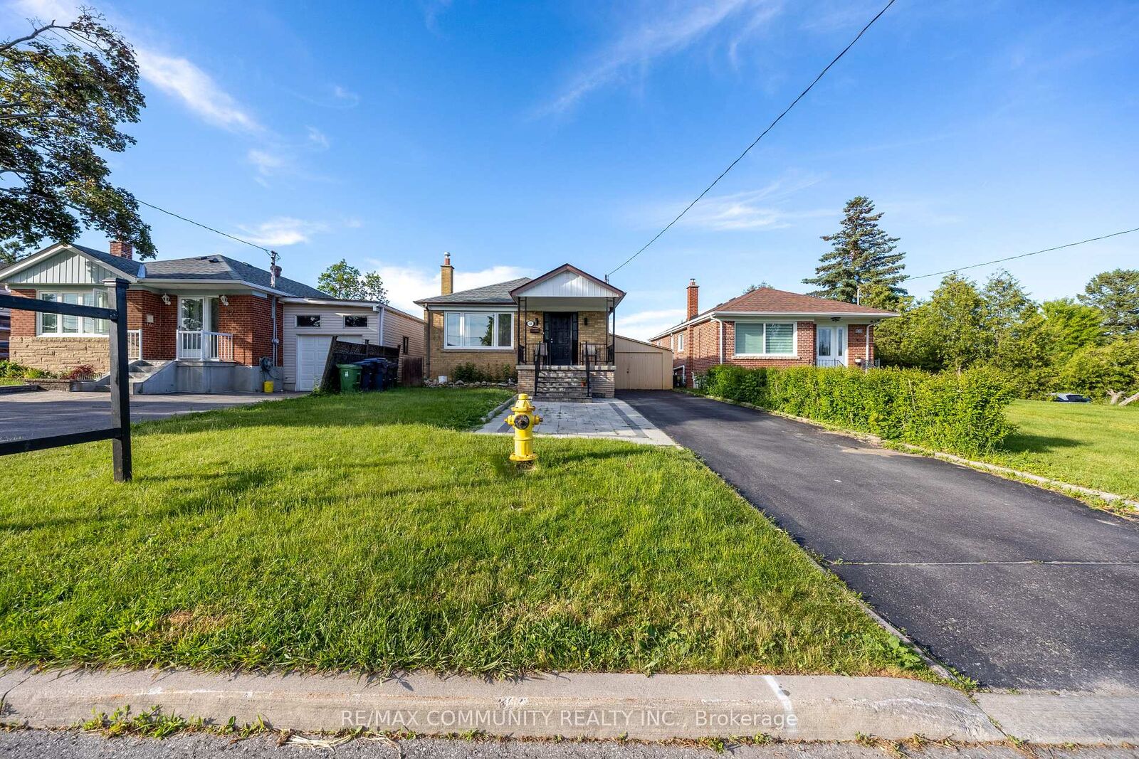 Property Photo: 45 Barrymore Road ON M1J 1W4