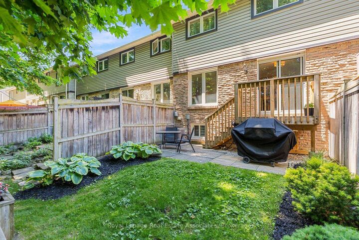 Property Photo: 2766 Folkway Drive 34 ON L5L 3M3