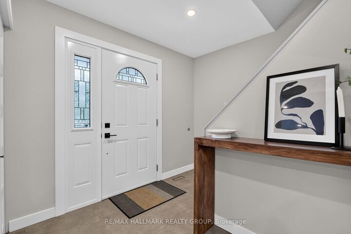 Property Photo: 4 Claret Court ON K1V 9C4