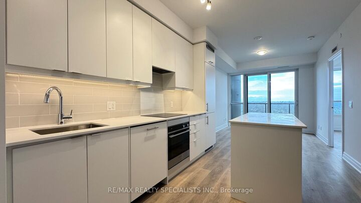 Property Photo:  30 Elm Drive W 3103  ON L5B 0N6 