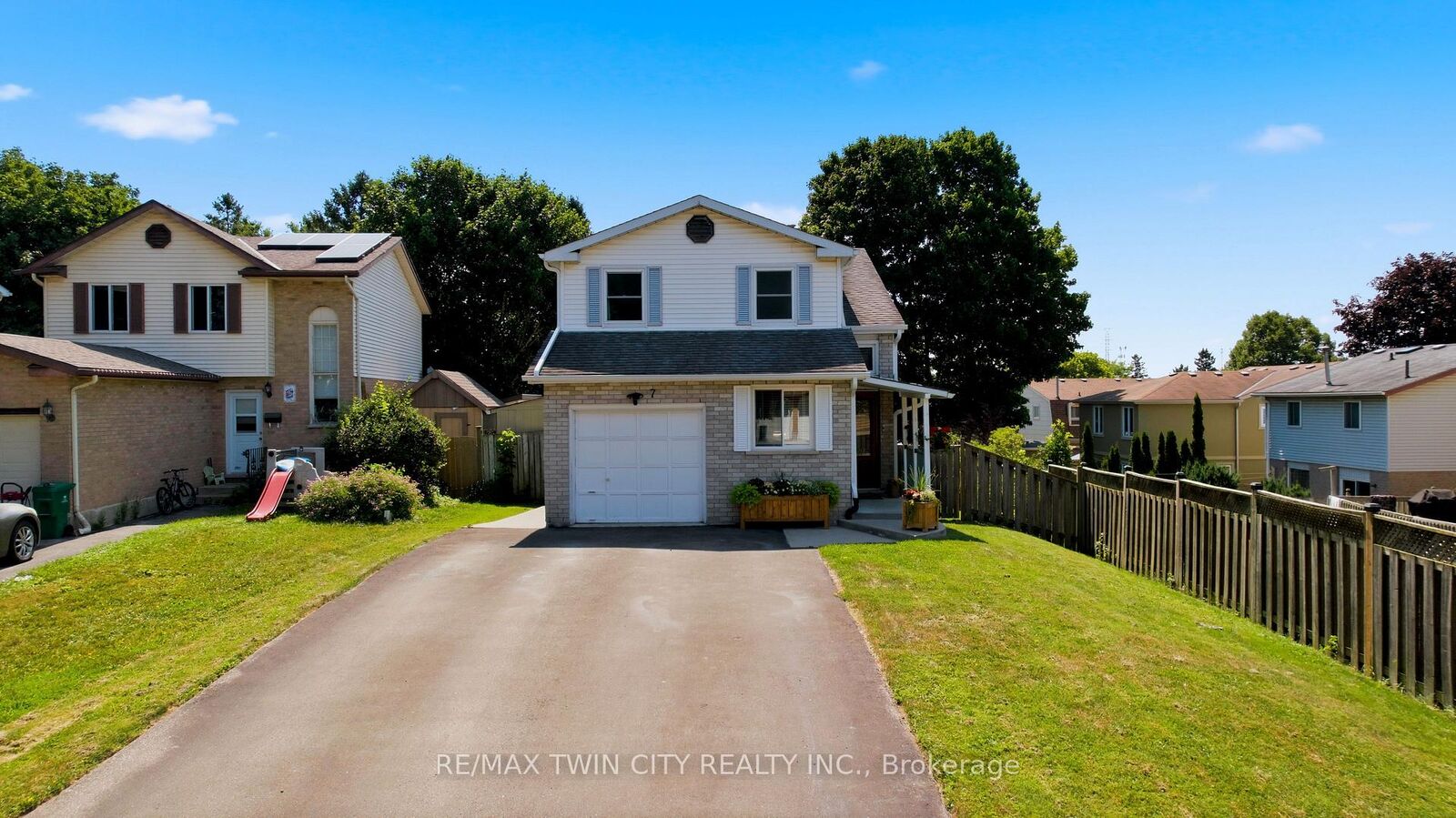 Property Photo: 7 Glendan Court ON N1R 7N4