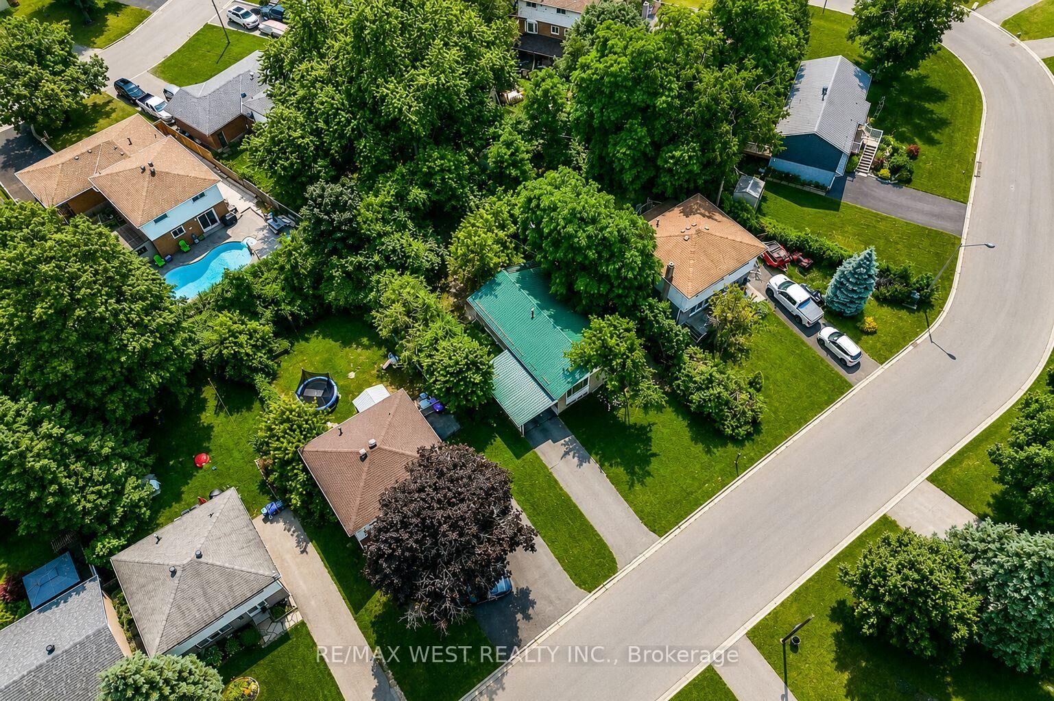 Property Photo:  747 Birchwood Drive NW  ON L4R 2P8 