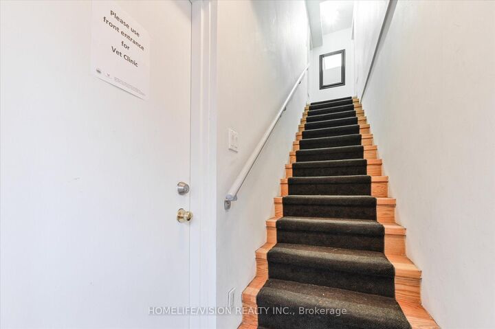 Photo de la propriété: 400 Summerhill Avenue 2nd Flr ON M4W 2E4