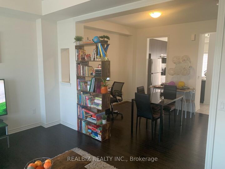 Property Photo: 50 Edinburgh Drive 19 Upper ON L6Y 1N9