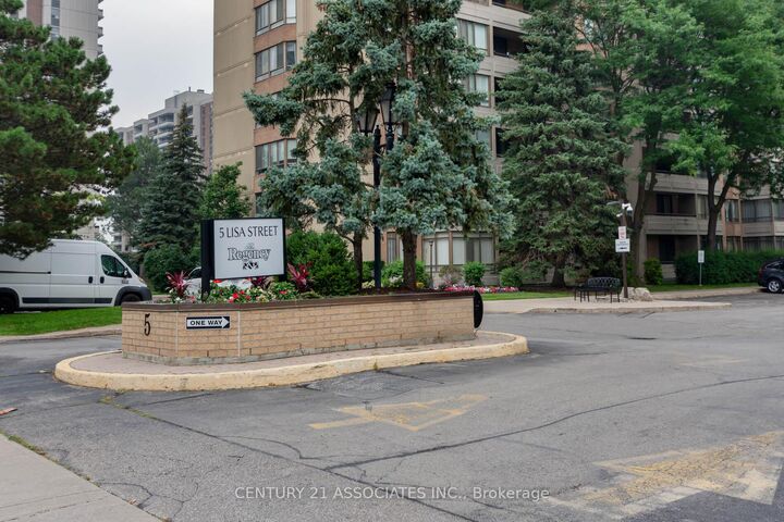 5 Lisa Street 402 — photo 1