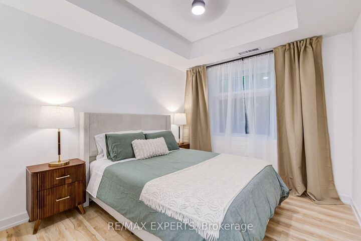 Property Photo: 555 William Graham Drive 121 ON L4G 3L1