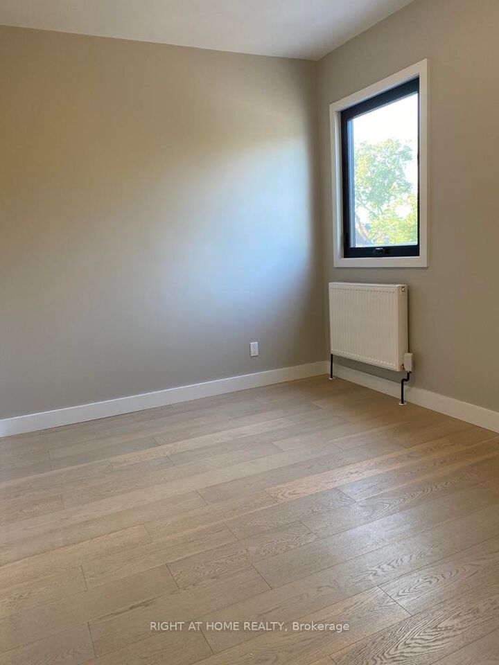 Property Photo: 1022 Bloor Street W 3B ON M6H 1M2