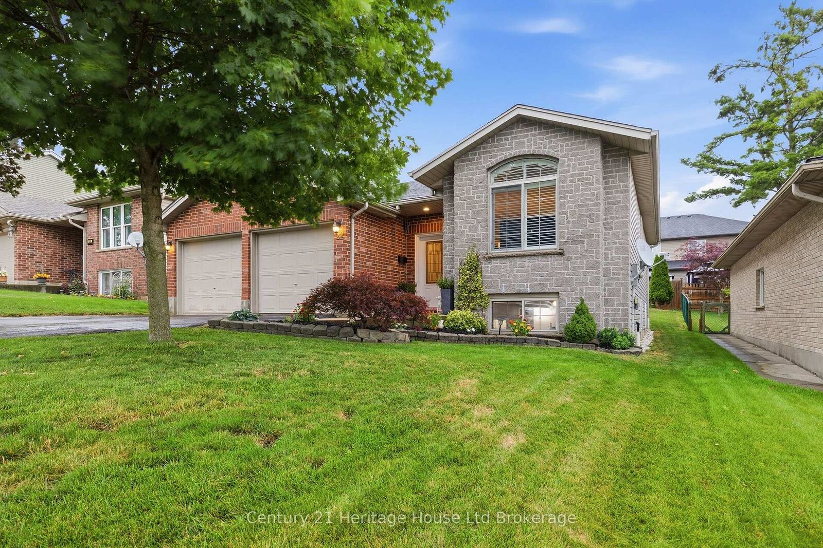 Property Photo:  22 Hillside Road  ON N5C 4B5 