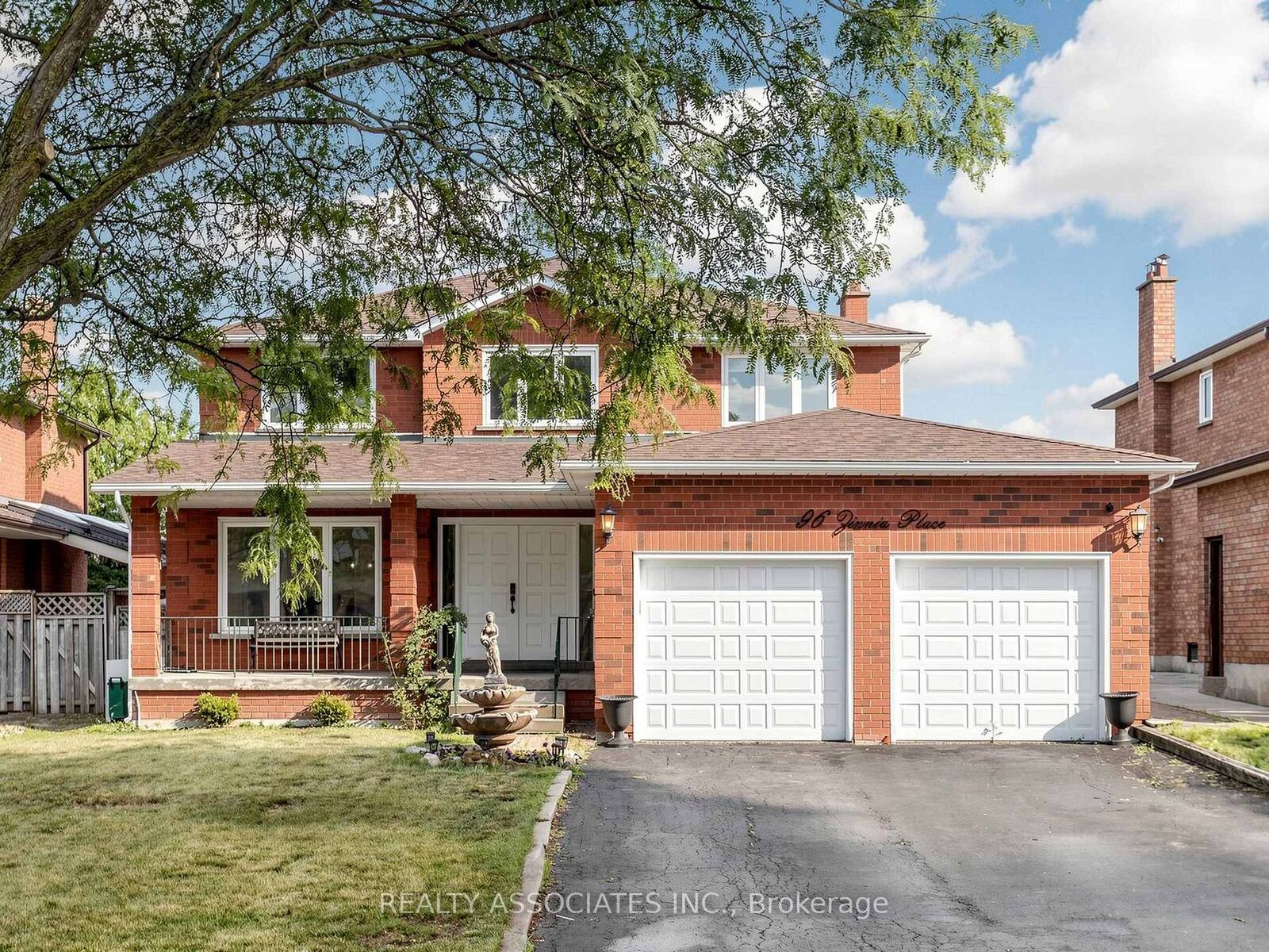 Property Photo: 96 Zinnia Place S ON L4L 6G7