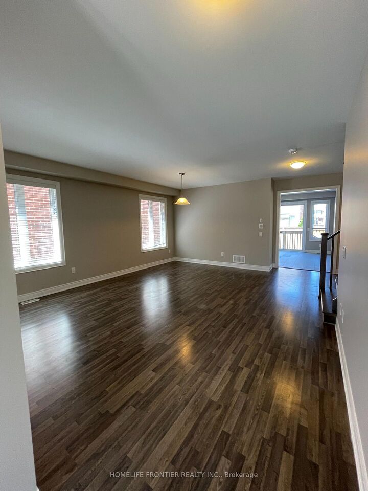 Photo de la propriété:  8 Jericho Avenue  ON L4P 0G9 