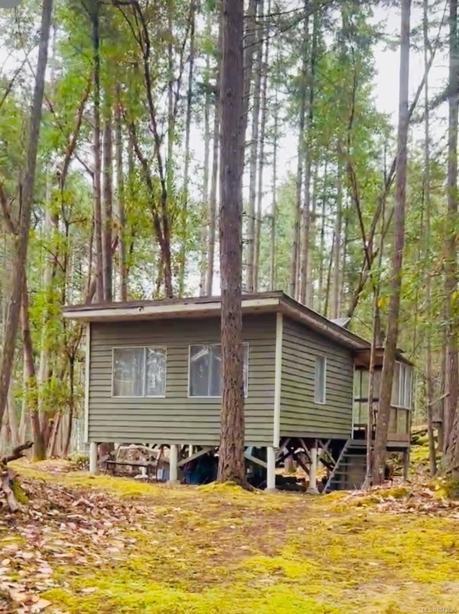 Property Photo: 374 Halibut Hill Rd BC V0V 0V0