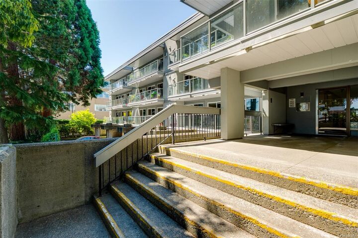 Property Photo:  2022 Foul Bay Rd #206  BC V8R 5A9 