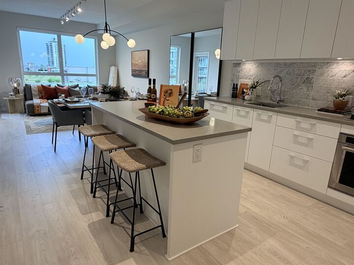110 E 17th Street 403 — photo 1
