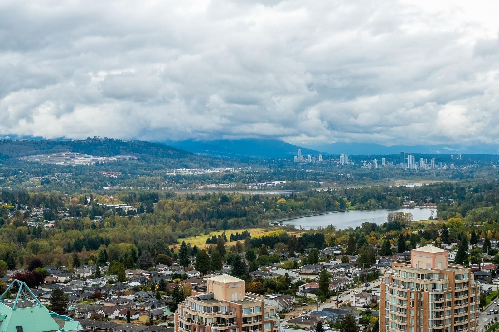 Property Photo:  6000 McKay Avenue 2207  BC V5H 0K2 