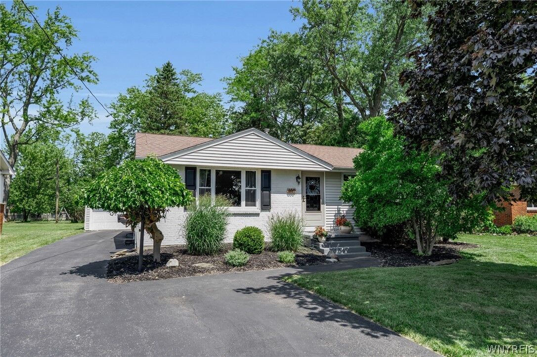 Property Photo:  650 East And West Road  NY 14224 