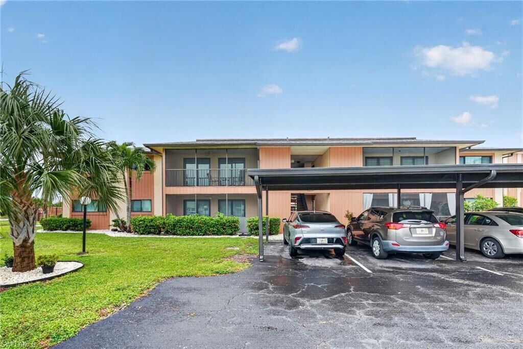 Property Photo: 17421 Birchwood Ln 5 FL 33908