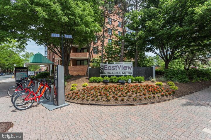 Property Photo:  1001 N Randolph Street 302  VA 22201 